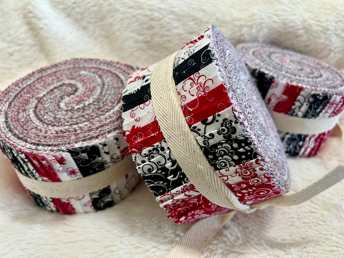 Precut fabric strips bundle red and black